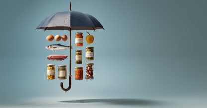 immagine simbolica di protezione degli alimenti, cibi freschi e in conserva sotto un ombrello per la sicurezza alimentare